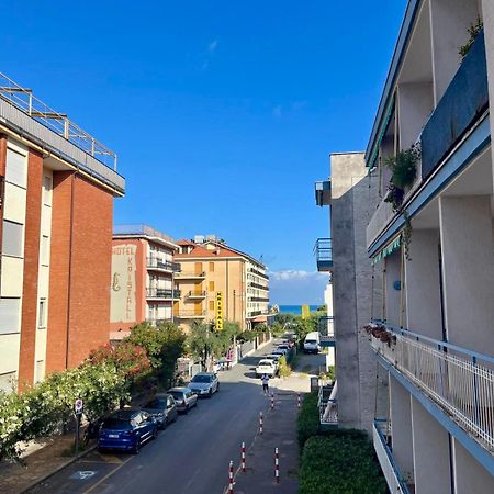 Appartamento A 100 Mt Dalla Spiaggia Diano Marina Exterior photo