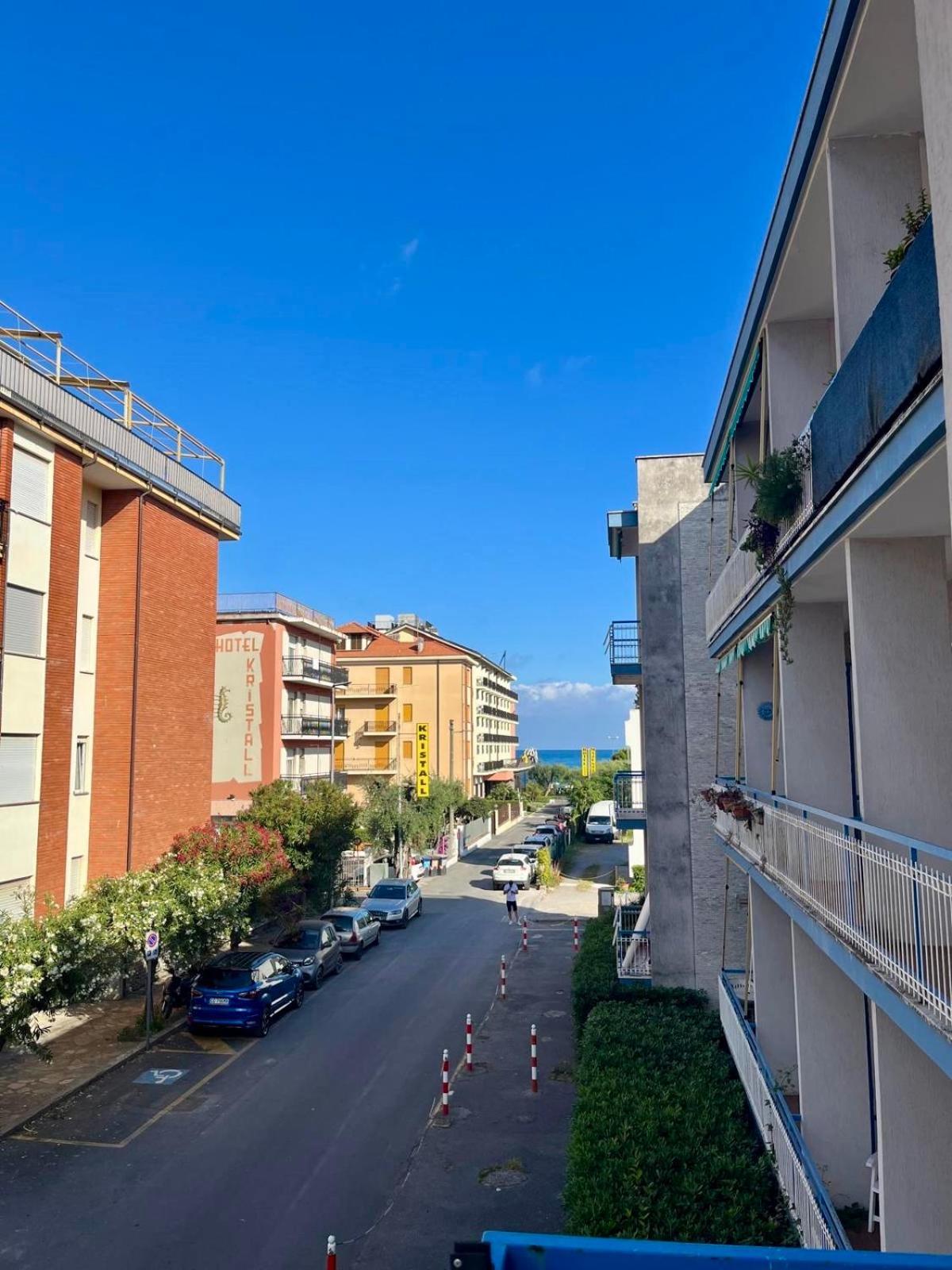 Appartamento A 100 Mt Dalla Spiaggia Diano Marina Exterior photo